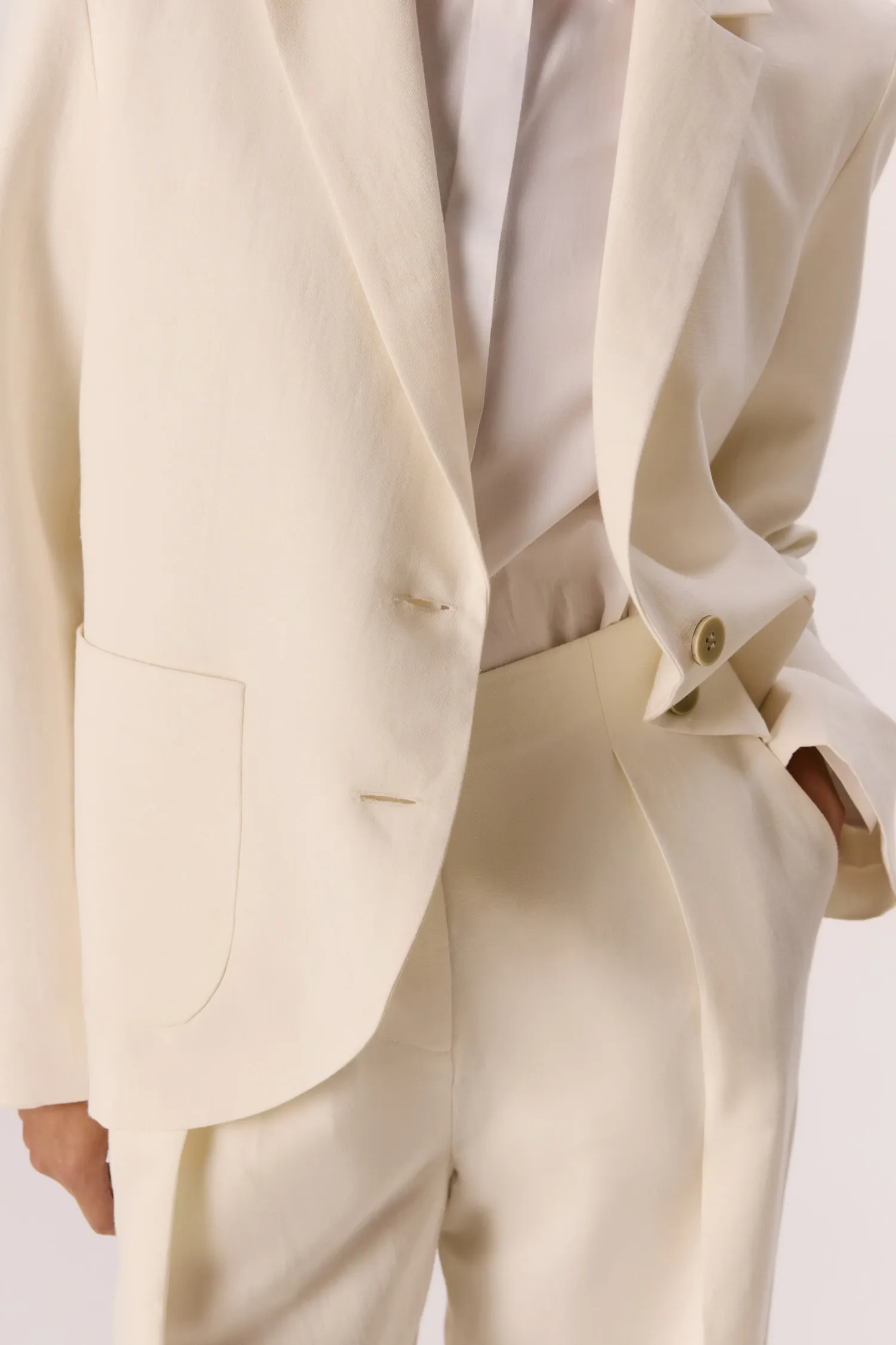 007569_BLAZER_ACINTURADO_CURTO_OFFWHITE_ANDREAMARQUES -4-